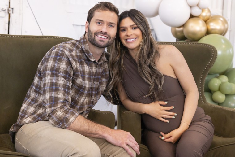 Dakota Mortensen, Taylor Frankie Paul in "The Secret Lives of Mormon Women" it's Hulu.