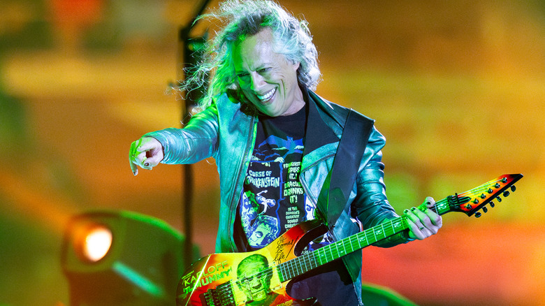 Kirk Hammett pointed to the stage