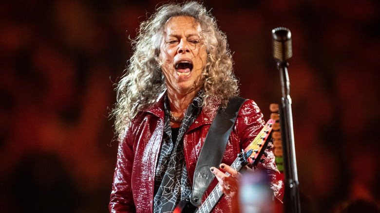 Kirk Hammett still plays guitar