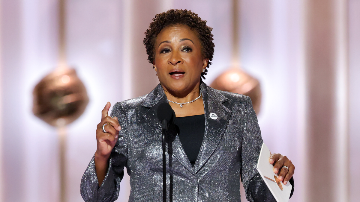 Wanda Sykes speaks on stage