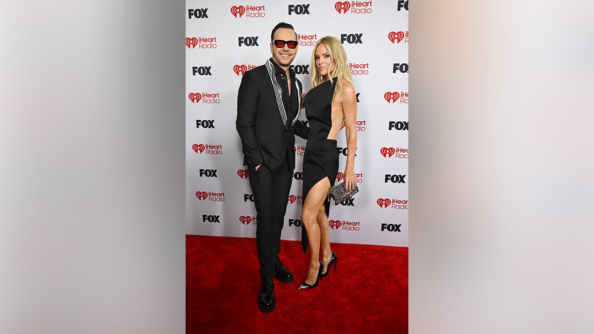 Jennie McCarthy and Donnie Wahlberg walked the red carpet together in matching black dresses.